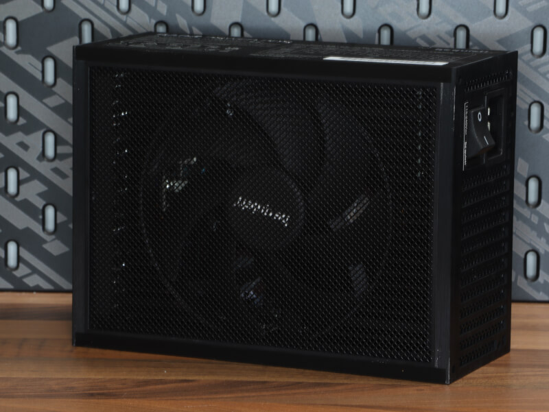 be-quiet-dark-power-pro-14-io-titanium.JPG